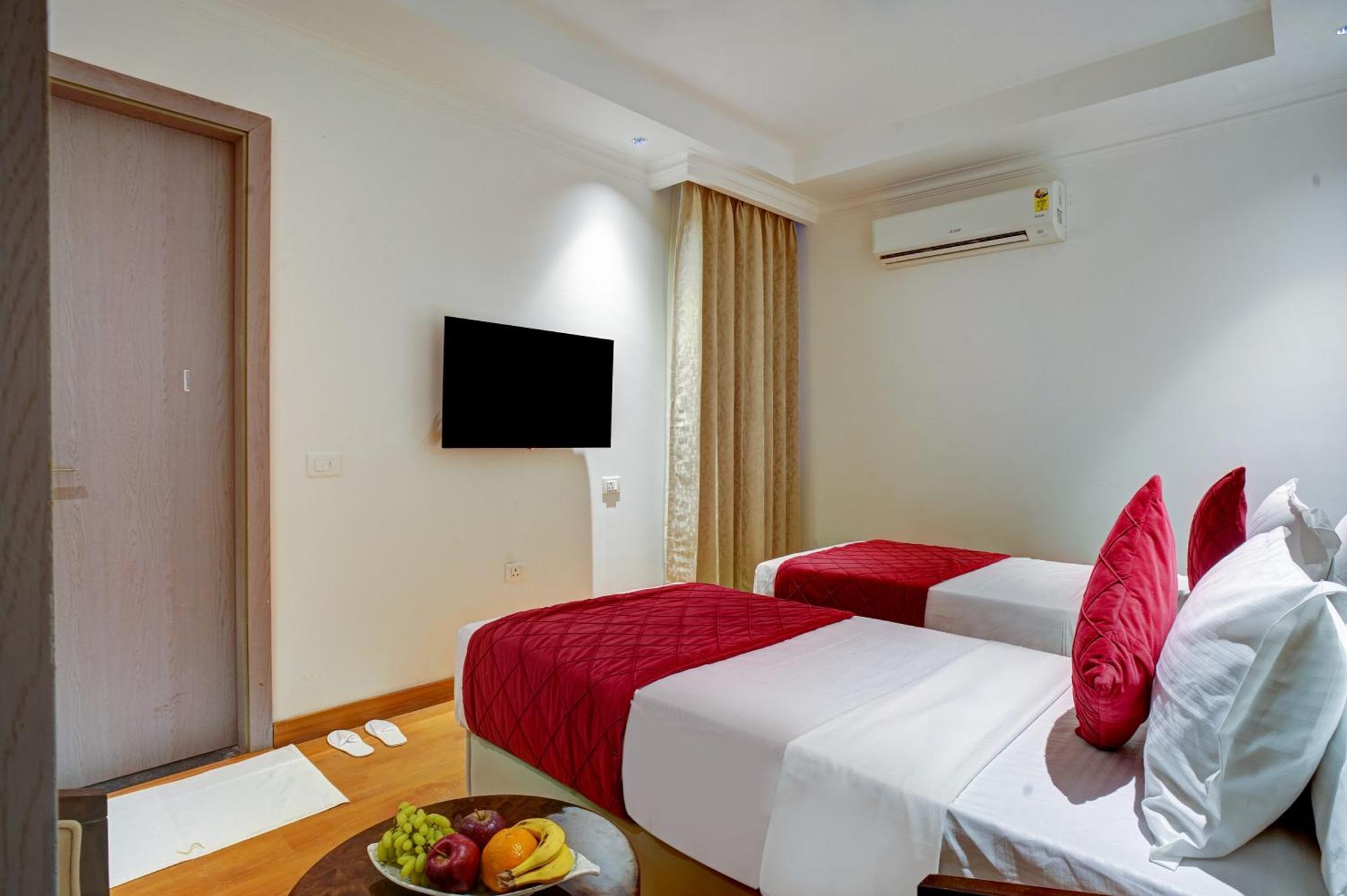 Iva Premium Delhi Airport With Airport Drop Hotel Új-Delhi Kültér fotó