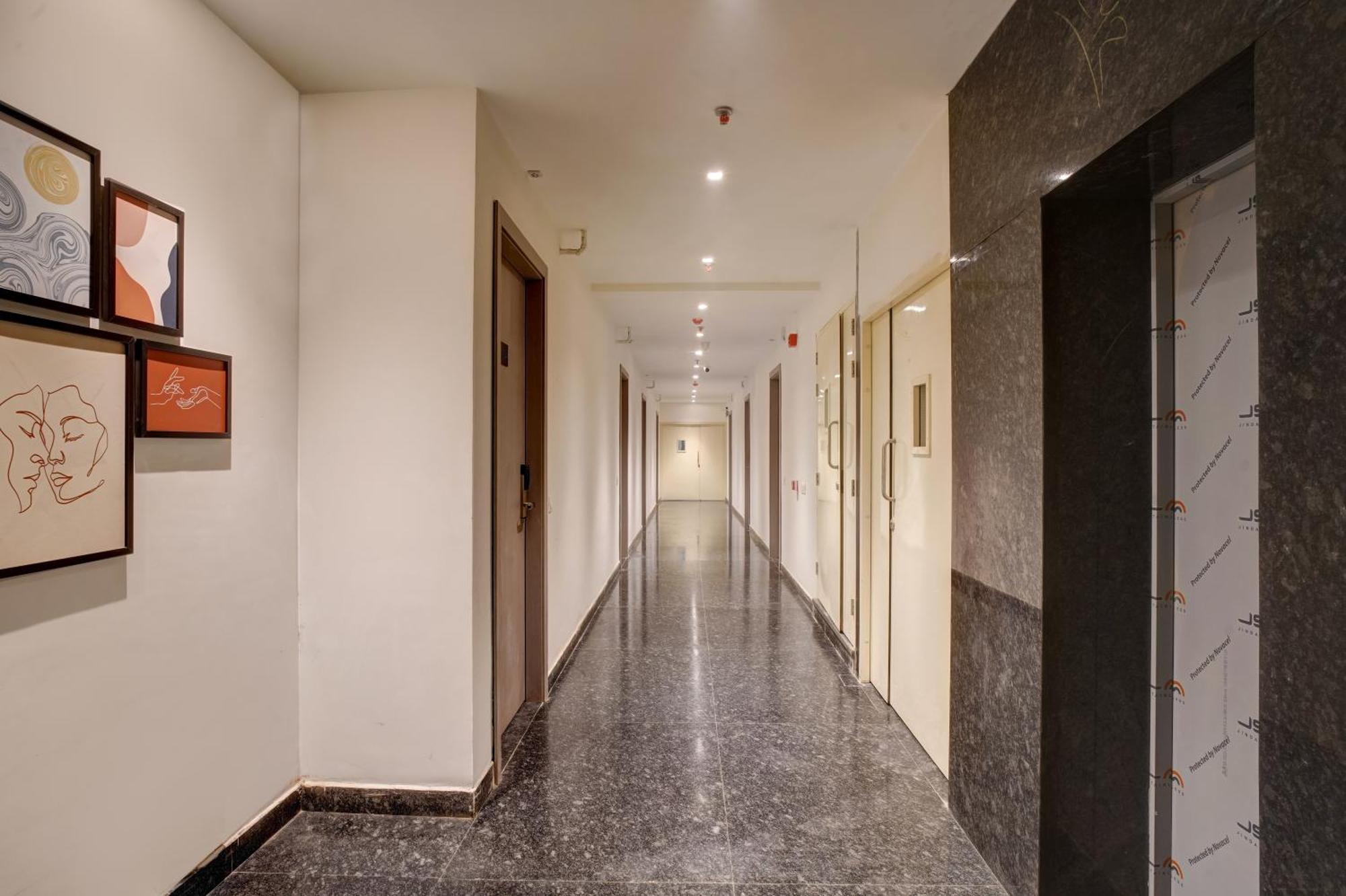 Iva Premium Delhi Airport With Airport Drop Hotel Új-Delhi Kültér fotó